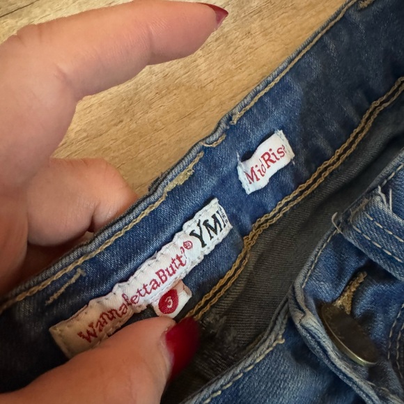 YMI Want A Better Butt SIZE 3 Mid Rise jeans - Picture 3 of 8
